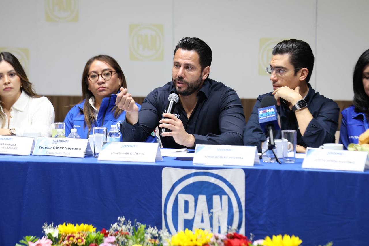 SEÑALA ANUAR AZAR EN CONFERENCIA DE PRENSA QUE El MAL ESTADO DE LAS CALLES ES UNA DE LAS PRINCIPALES QUEJAS CIUDADANAS EN EL ESTADO DE MÉXICO